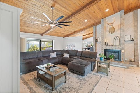 House in Cape Coral, Florida 3 bedrooms, 168.25 sq.m. № 1873859 - photo 7