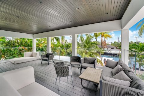 House in Hallandale Beach, Florida 5 bedrooms, 552.68 sq.m. № 1989937 - photo 3