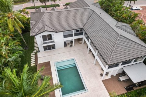 House in Hallandale Beach, Florida 5 bedrooms, 552.68 sq.m. № 1989937 - photo 18