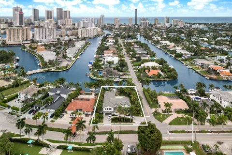 House in Hallandale Beach, Florida 5 bedrooms, 552.68 sq.m. № 1989937 - photo 25