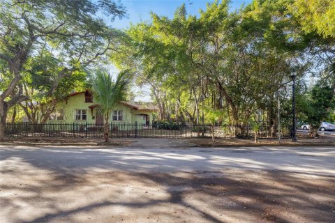House in Miami, Florida 3 bedrooms, 176.61 sq.m. № 2126024 - photo 3