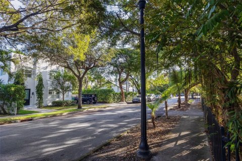 House in Miami, Florida 3 bedrooms, 176.61 sq.m. № 2126024 - photo 9