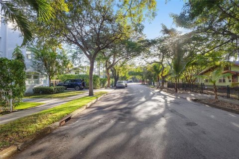 House in Miami, Florida 3 bedrooms, 176.61 sq.m. № 2126024 - photo 2