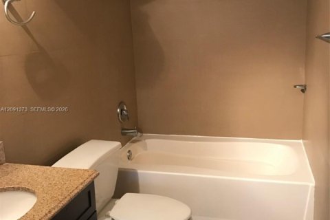 Condo in Doral, Florida, 2 bedrooms  № 2375355 - photo 20
