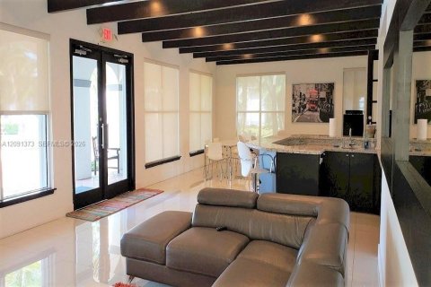 Condo in Doral, Florida, 2 bedrooms  № 2375355 - photo 3