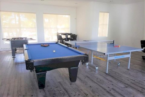 Condo in Doral, Florida, 2 bedrooms  № 2375355 - photo 8