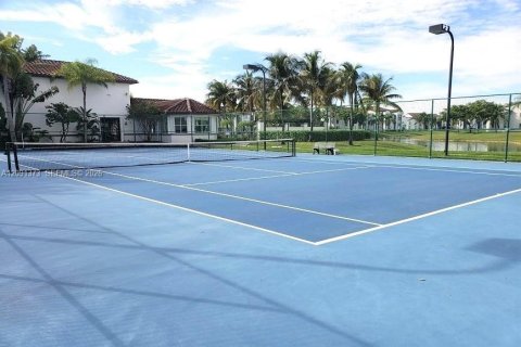 Condo in Doral, Florida, 2 bedrooms  № 2375355 - photo 9