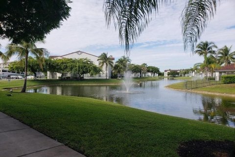 Condo in Doral, Florida, 2 bedrooms  № 2375355 - photo 21