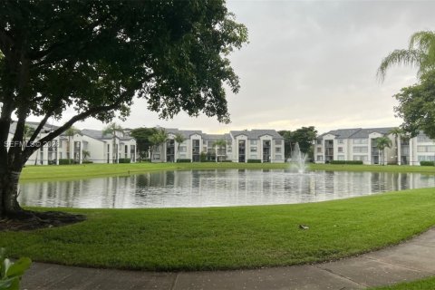 Condo in Doral, Florida, 2 bedrooms  № 2375355 - photo 14