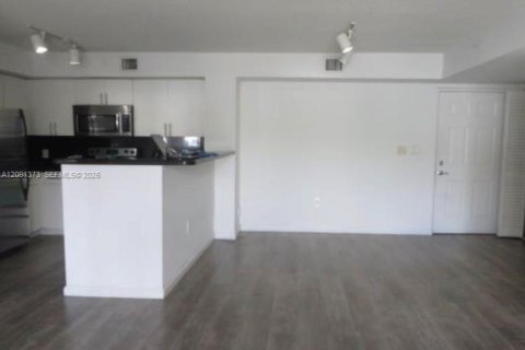 Condo in Doral, Florida, 2 bedrooms  № 2375355 - photo 17
