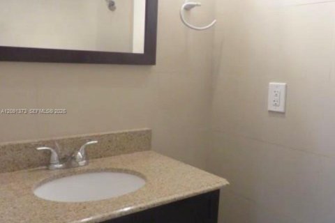 Condo in Doral, Florida, 2 bedrooms  № 2375355 - photo 16