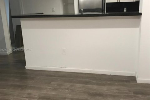Condo in Doral, Florida, 2 bedrooms  № 2375355 - photo 19