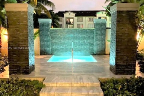 Condo in Doral, Florida, 2 bedrooms  № 2375355 - photo 10