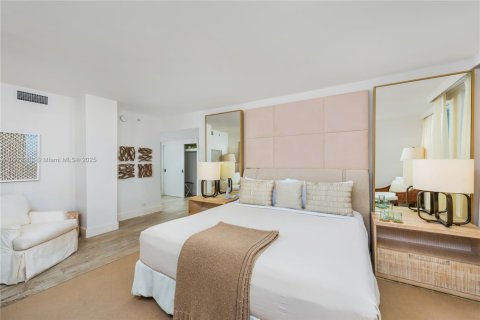 Condo in Miami Beach, Florida, 3 bedrooms  № 2022988 - photo 14
