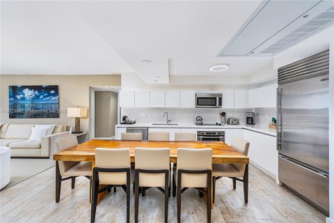 Condo in Miami Beach, Florida, 3 bedrooms  № 2022988 - photo 4