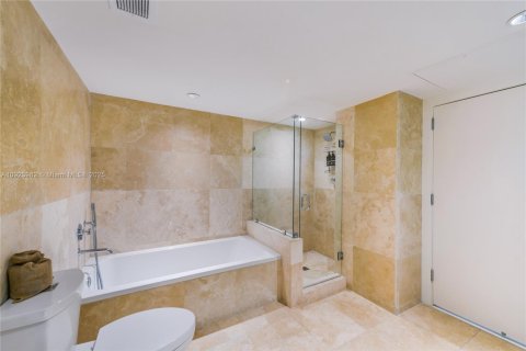 Condo in Miami Beach, Florida, 3 bedrooms  № 2022988 - photo 10