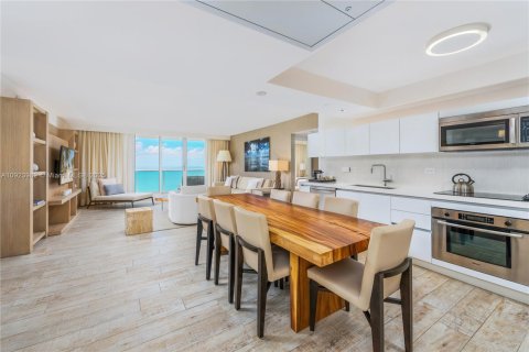 Condo in Miami Beach, Florida, 3 bedrooms  № 2022988 - photo 18