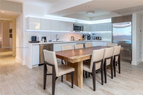 Condo in Miami Beach, Florida, 3 bedrooms  № 2022988 - photo 17