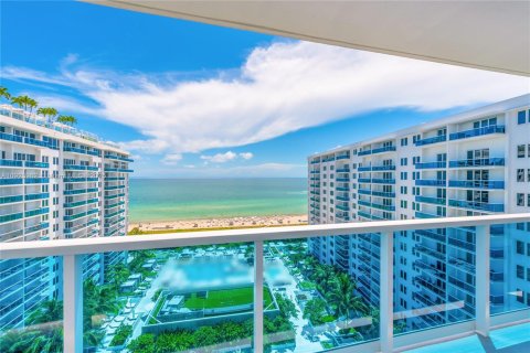 Condo in Miami Beach, Florida, 3 bedrooms  № 2022988 - photo 2