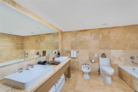 Condo in Miami Beach, Florida, 3 bedrooms  № 2022988 - photo 9