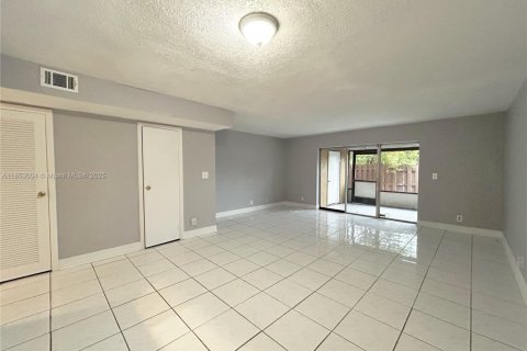 Touwnhouse à louer à Lauderhill, Floride: 2 chambres, 98.48 m2 № 1976079 - photo 10