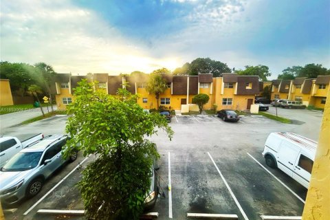 Touwnhouse à louer à Lauderhill, Floride: 2 chambres, 98.48 m2 № 1976079 - photo 3