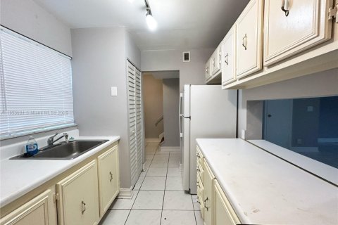 Touwnhouse à louer à Lauderhill, Floride: 2 chambres, 98.48 m2 № 1976079 - photo 6