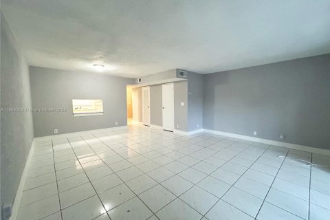 Touwnhouse à louer à Lauderhill, Floride: 2 chambres, 98.48 m2 № 1976079 - photo 9