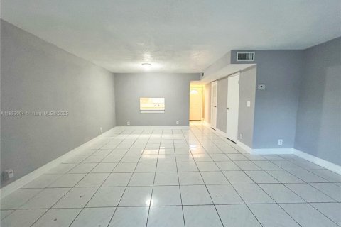 Touwnhouse à louer à Lauderhill, Floride: 2 chambres, 98.48 m2 № 1976079 - photo 11