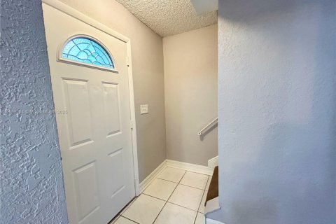 Touwnhouse à louer à Lauderhill, Floride: 2 chambres, 98.48 m2 № 1976079 - photo 4