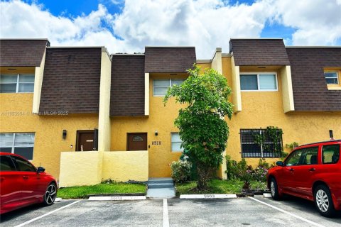 Touwnhouse à louer à Lauderhill, Floride: 2 chambres, 98.48 m2 № 1976079 - photo 2