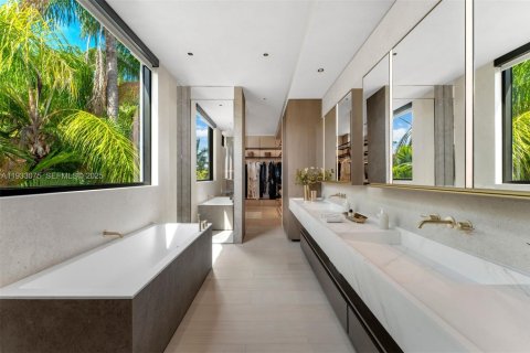 Villa ou maison à vendre à Miami, Floride: 5 chambres, 489.22 m2 № 1991020 - photo 21