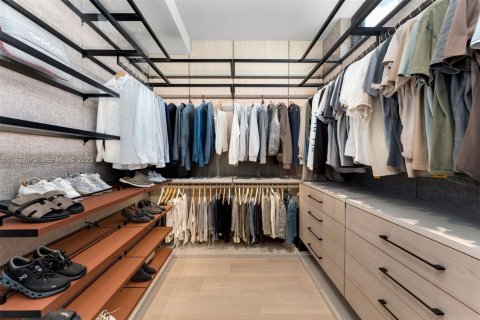 Villa ou maison à vendre à Miami, Floride: 5 chambres, 489.22 m2 № 1991020 - photo 22