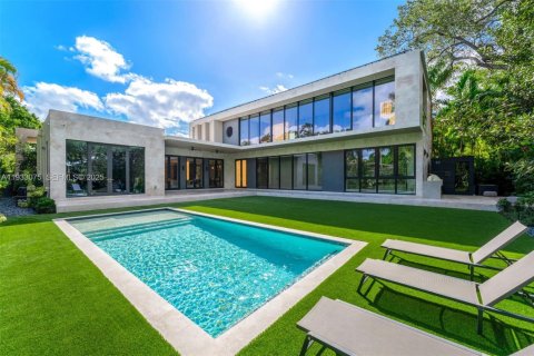 Villa ou maison à vendre à Miami, Floride: 5 chambres, 489.22 m2 № 1991020 - photo 1