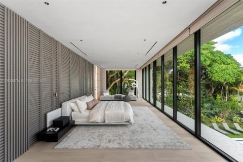 Villa ou maison à vendre à Miami, Floride: 5 chambres, 489.22 m2 № 1991020 - photo 16