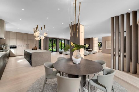 Villa ou maison à vendre à Miami, Floride: 5 chambres, 489.22 m2 № 1991020 - photo 12