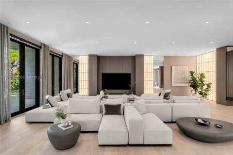 Villa ou maison à vendre à Miami, Floride: 5 chambres, 489.22 m2 № 1991020 - photo 8