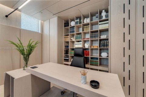 Villa ou maison à vendre à Miami, Floride: 5 chambres, 489.22 m2 № 1991020 - photo 24