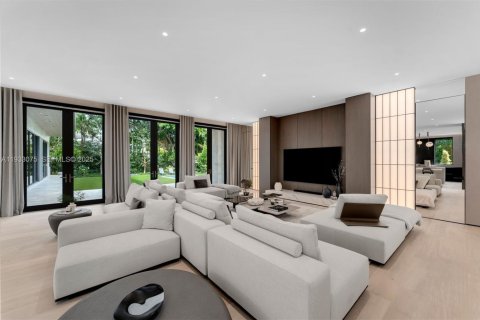 Villa ou maison à vendre à Miami, Floride: 5 chambres, 489.22 m2 № 1991020 - photo 4