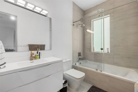 Touwnhouse à louer à Miami, Floride: 3 chambres, 187.29 m2 № 2046296 - photo 19