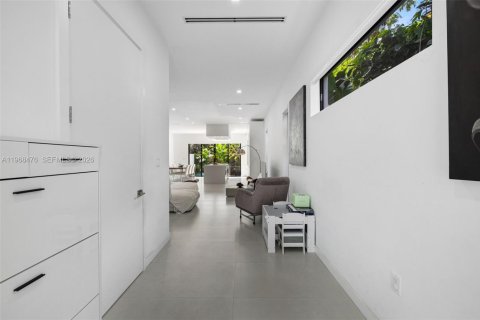 Touwnhouse à louer à Miami, Floride: 3 chambres, 187.29 m2 № 2046296 - photo 4