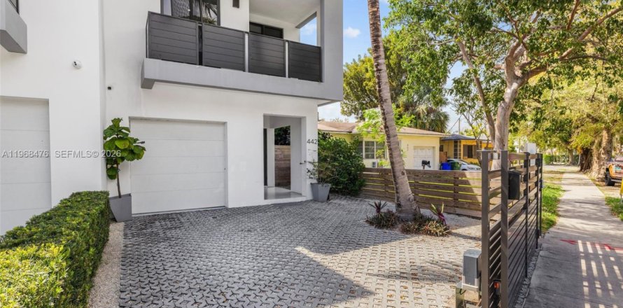 Touwnhouse à Miami, Floride 3 chambres, 187.29 m2 № 2046296