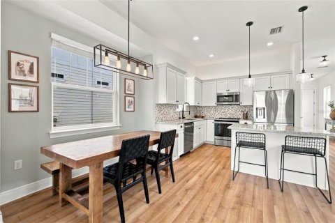 House in Tampa, Florida 3 bedrooms, 183.85 sq.m. № 2403416 - photo 25