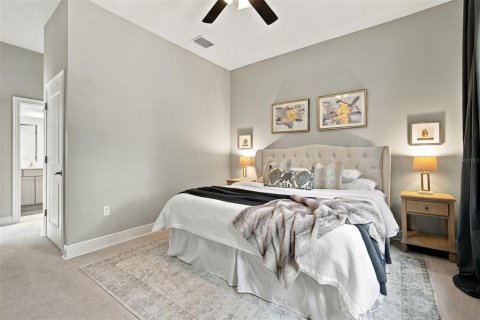 House in Tampa, Florida 3 bedrooms, 183.85 sq.m. № 2403416 - photo 4