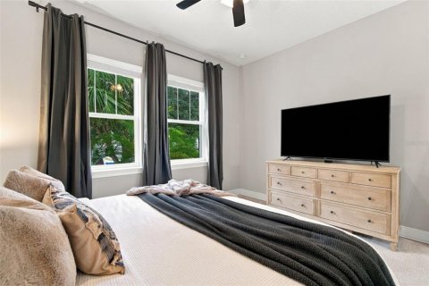 House in Tampa, Florida 3 bedrooms, 183.85 sq.m. № 2403416 - photo 6