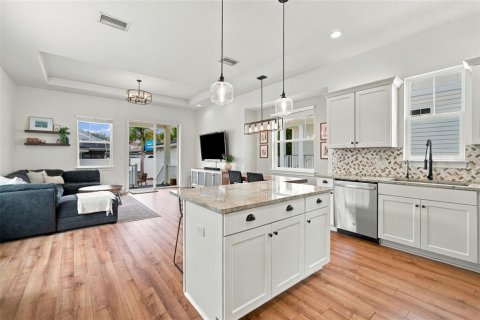 House in Tampa, Florida 3 bedrooms, 183.85 sq.m. № 2403416 - photo 20
