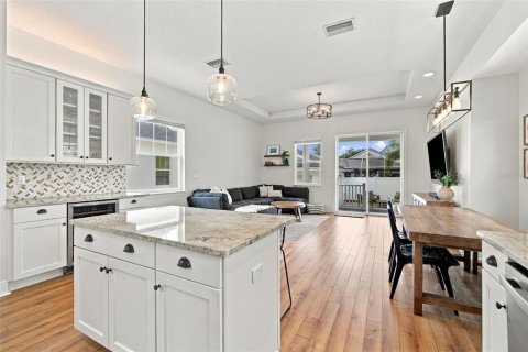House in Tampa, Florida 3 bedrooms, 183.85 sq.m. № 2403416 - photo 17