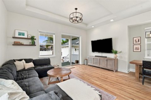 House in Tampa, Florida 3 bedrooms, 183.85 sq.m. № 2403416 - photo 28