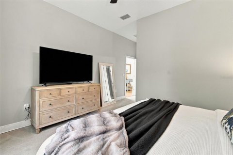 House in Tampa, Florida 3 bedrooms, 183.85 sq.m. № 2403416 - photo 5
