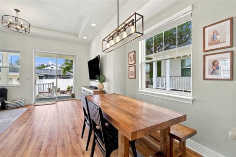 House in Tampa, Florida 3 bedrooms, 183.85 sq.m. № 2403416 - photo 26